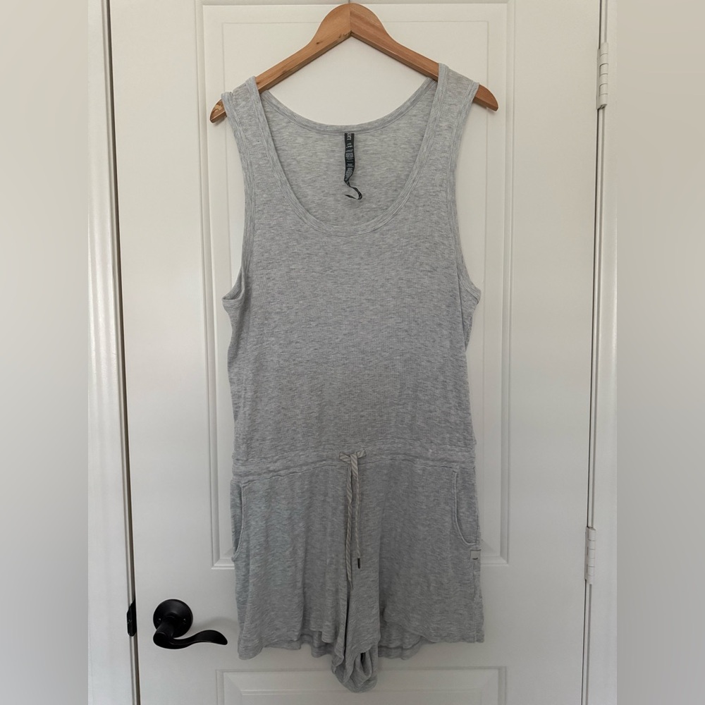 Vuori Women's Heather Grey Torrey Romper XLarge